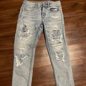 AE WOMEN’S MOM JEANS